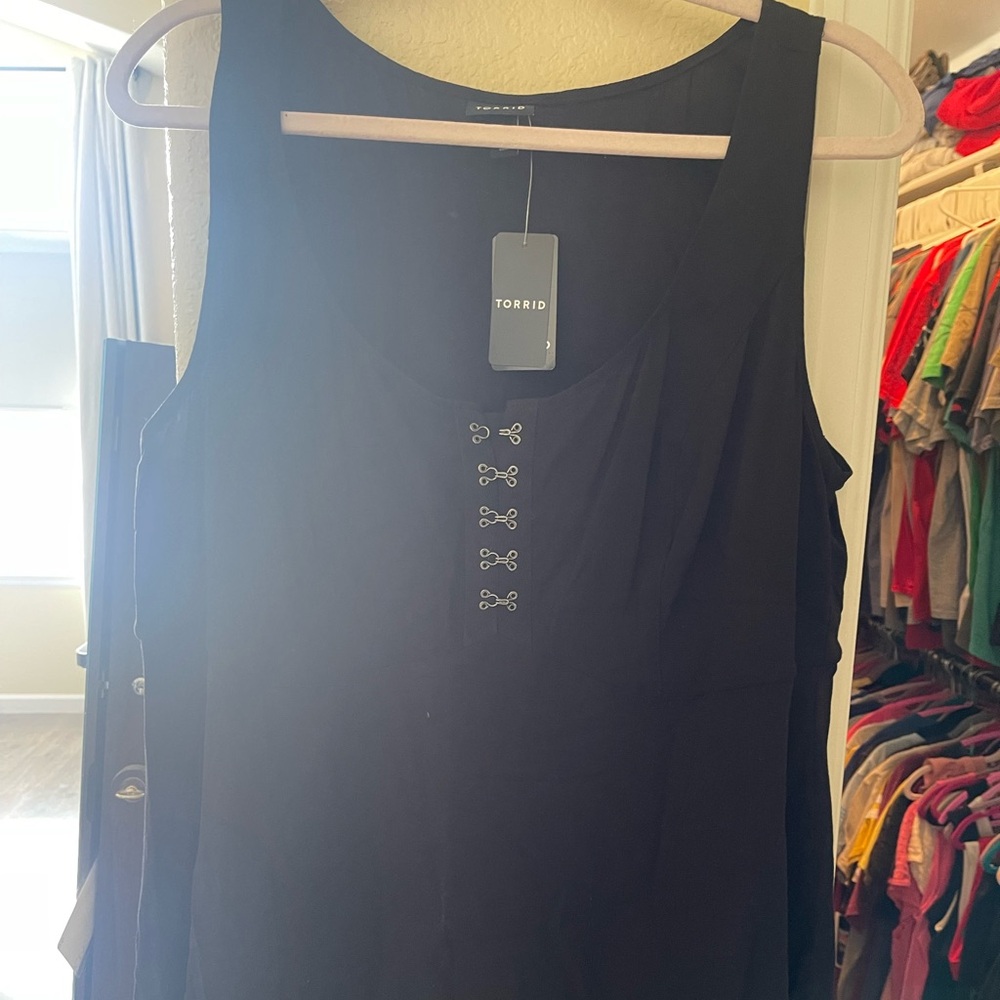 Torrid- Tank- NEW! Size 0 (12)- Clasp Embelleshment; Flowy Black